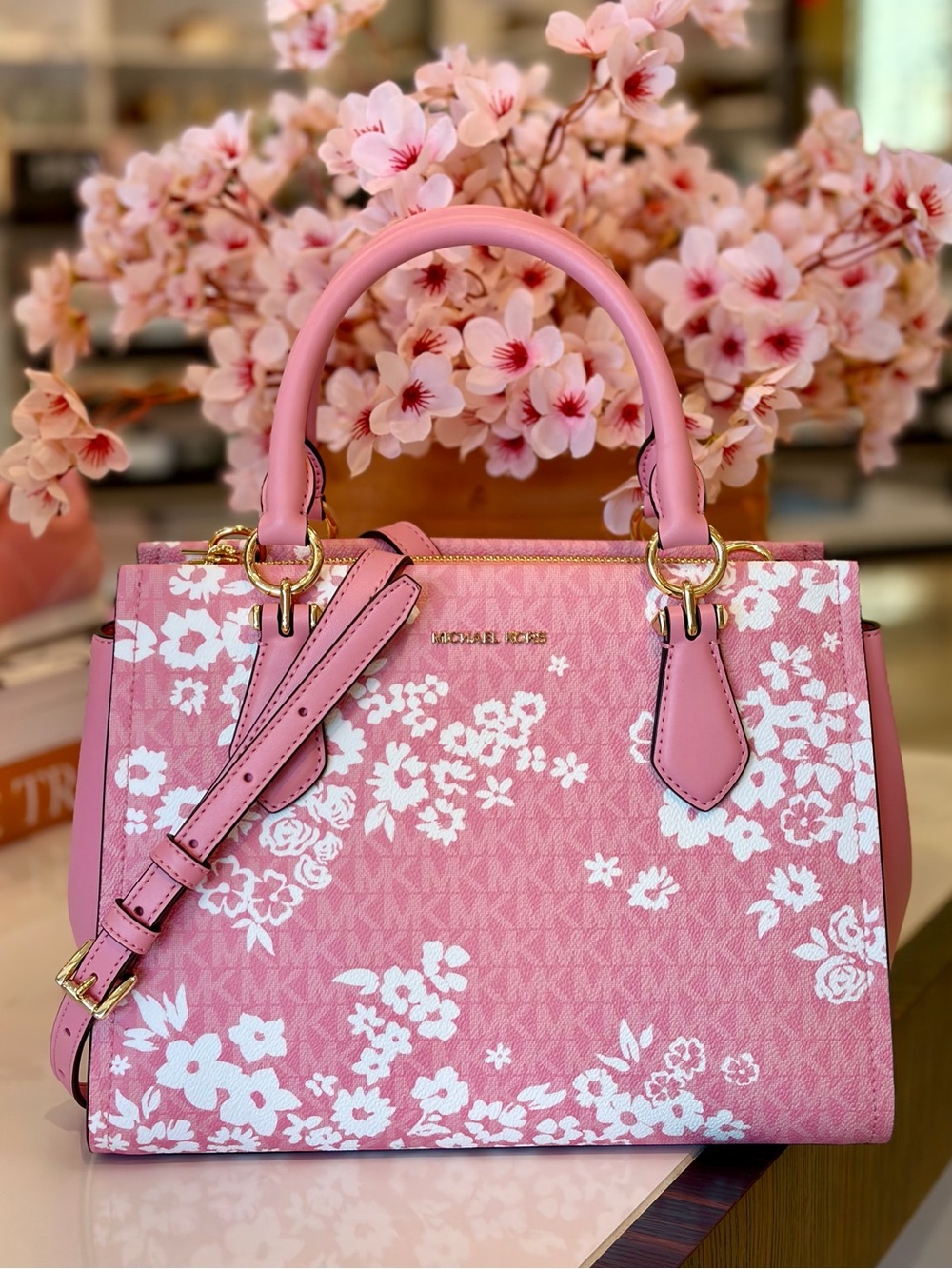 MICHAEL KORS Marilyn Medium Printed Signature Logo Satchel Crossbody
Carnation - Picture 12 of 16